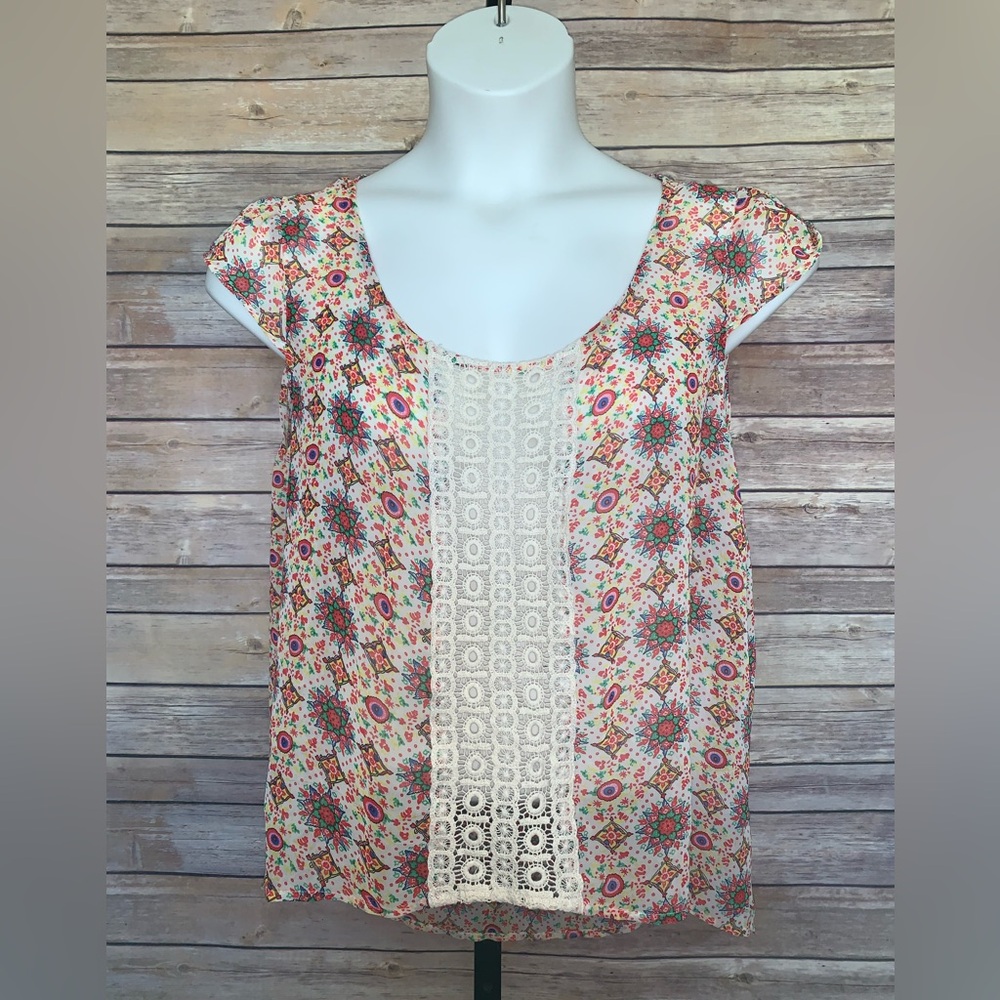 Bongo Floral Lace Accent Top - Size XLarge